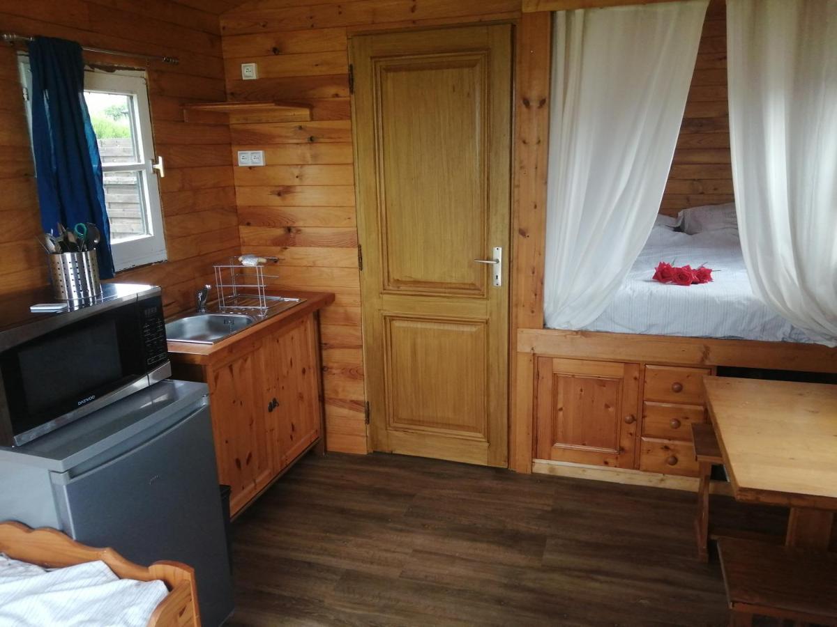 Roulotte Et Jacuzzi De Rachel Au Domaine Du Reuze Villa Winnezeele Dış mekan fotoğraf