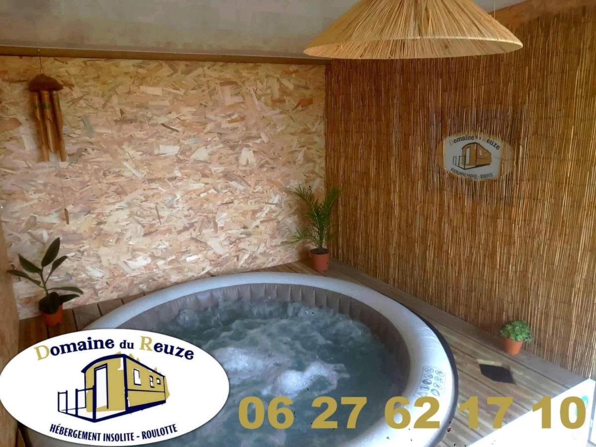 Roulotte Et Jacuzzi De Rachel Au Domaine Du Reuze Villa Winnezeele Dış mekan fotoğraf